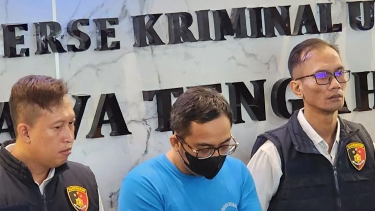 Indonesia! Lihat Ibu Dibacok Ayah hingga Tewas Dua Anak Trauma Berat, Sadis Ini 6 Kasus Pembunuhan Paling Mengerikan di Indonesia, Sakit Hati Dipecat Pria di Bali Culik Anak Mantan Majikan, Penangkapan WNA terkait penyelundupan narkotika jenis kokain di Bali, Polisi tangkap tiga pegawai KPK gadungan yang diduga hendak memeras, Bos Kosmetik Ayah Korban Penculikan Anak di Denpasar: Dia Sakit Hati Dipecat, Kerjanya Tidak Kompeten, Polisi Bongkar Perusahaan Pengirim PMI Ilegal di Brebes, Tiap Korban Rugi Rp450 Juta, DPO kasus penggelapan asal Bali ditangkap di Batam, Pria di Mataram Pukuli Ibu Kandung Berkali-kali Pakai Besi 2025.2.6-2.19